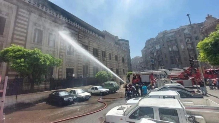 Mısır&rsquo;da bakanlık binasında yangın