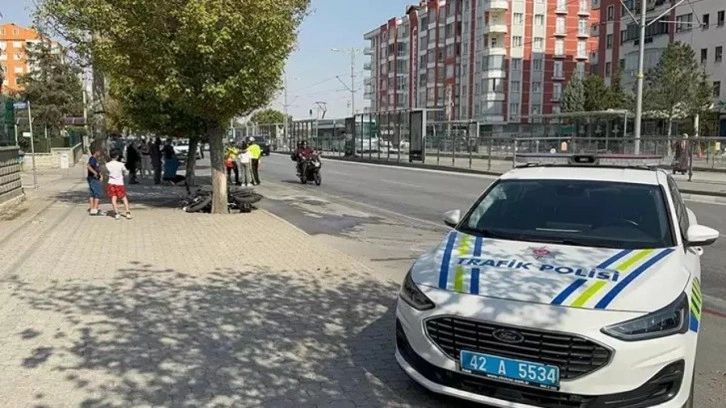 Motosiklet, bisiklete ve ağaca çarptı: 2 ölü