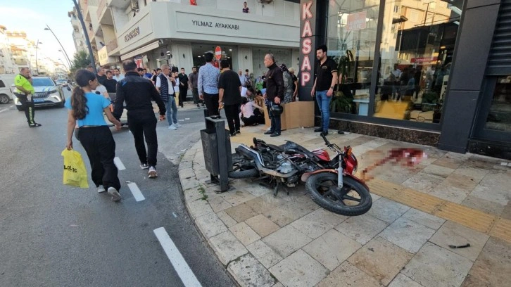 Motosikletle minibüs çarpıştı!: Ölü ve yaralılar var