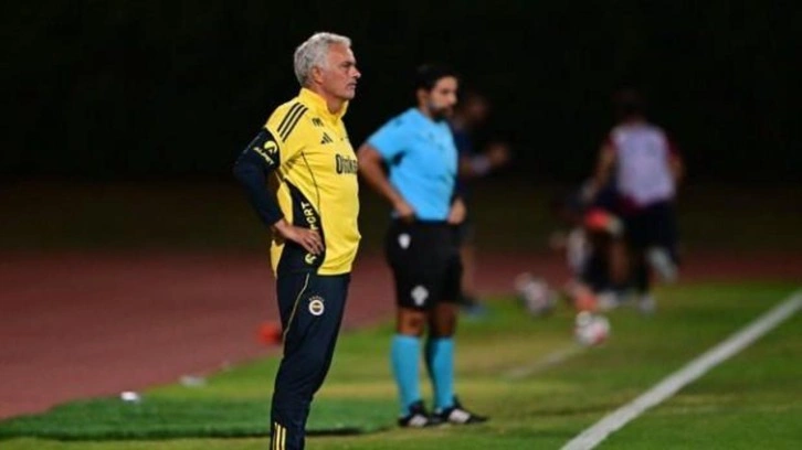 Mourinho'dan dünyaca ünlü golcü için pusuda! Taraftarları sevindirecek açıklama