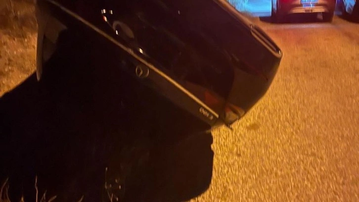 Muğla'da bir garip olay! Kaza yaptı, plakayı söküp kaçtı