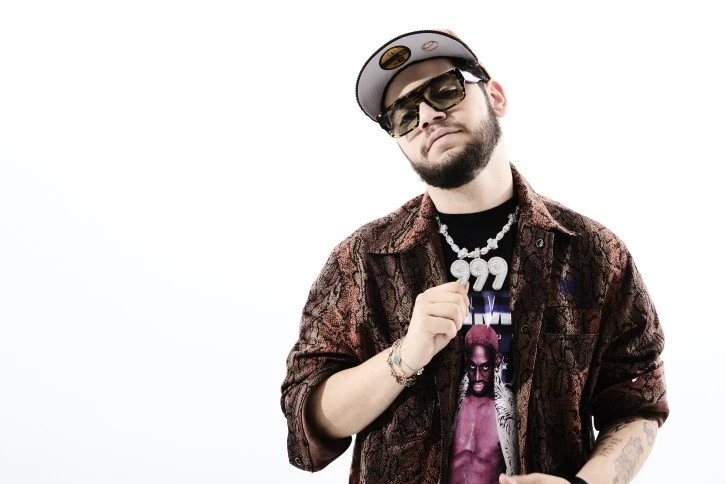 22 MUSIC ENTERTAINMENT YENİ KEŞFİ KUBAR KENDİ TÜRÜNÜN TEK TEMSİLCİSİ İLK PROJE 'VTMNTS CKT' YAYIMDA