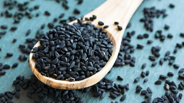 Ne ilaç ne vitamin, yiyen doktor yüzü görmüyor! Çörek otunun faydaları...