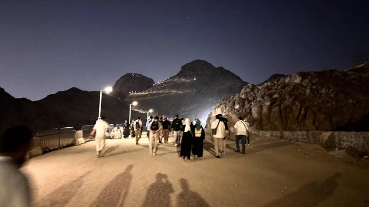 Nur Dağı hacı adaylarının akınına uğruyor