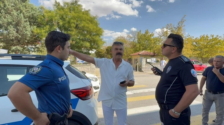 Öğrenci velisi okul müdürünü yumrukladı