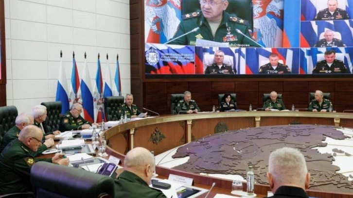 '&Ouml;ld&uuml;' denilen Rus komutan toplantıda g&ouml;r&uuml;nt&uuml;lendi
