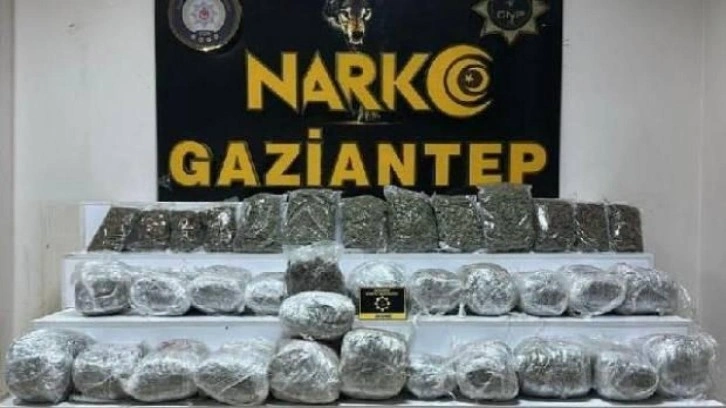 'Onix' ile aramada 28 kilo 400 gram uyuşturucu ele ge&ccedil;irildi