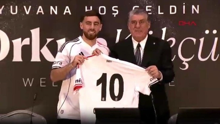 Orkun Kökçü, binlerce taraftarın önünde Beşiktaş’a imzayı attı