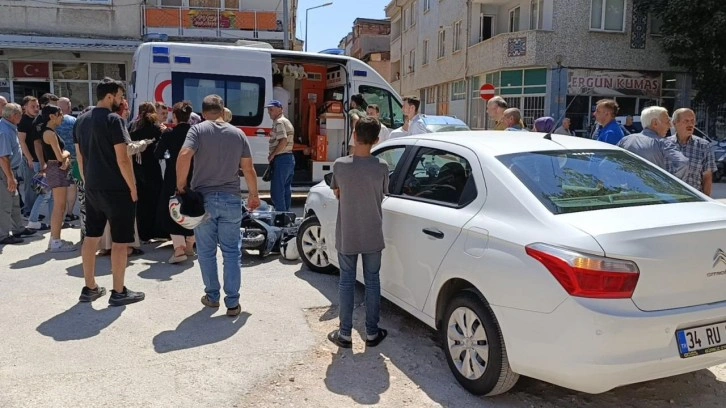 Otomobil ile motosiklet kafa kafaya çarpıştı: 2 yaralı
