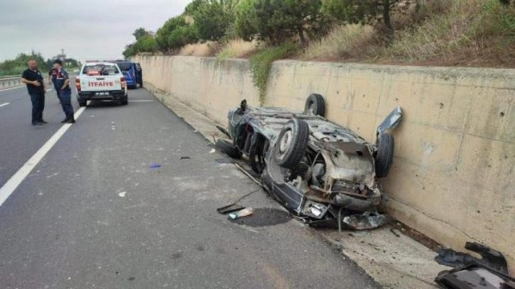 Otomobil, istinat duvarına &ccedil;arptı; 2'si &ccedil;ocuk, 4 yaralı