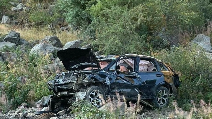 Otomobil uçuruma yuvarlandı: 1 ölü, 1 yaralı