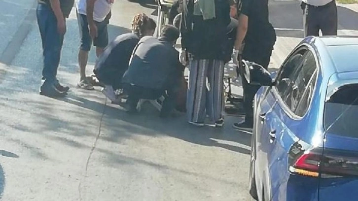 Otomobilin &ccedil;arptığı bisikletli &ouml;ld&uuml;