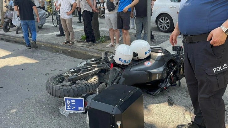 Otomobille motosiklet çarpıştı: 2 polis yaralı
