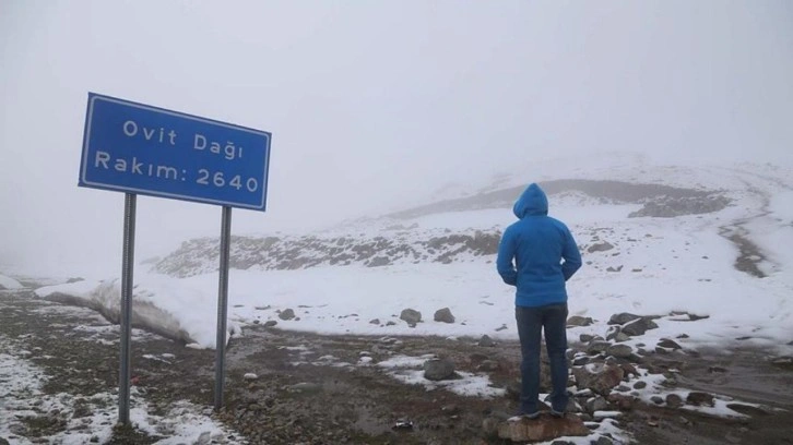 Ovit Dağı’nda dört mevsim bir arada!  Haziran ayında kayak keyfi