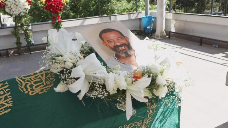 Oyuncu Emre Törün son yolculuğuna uğurlandı