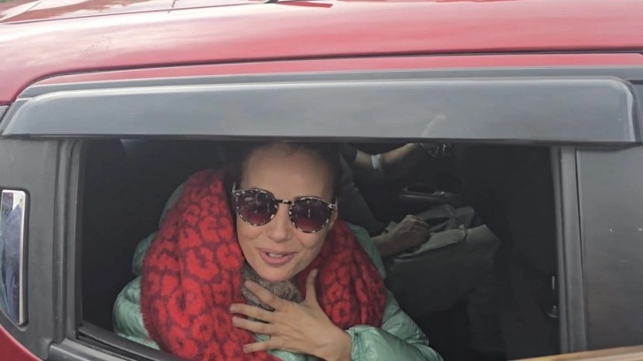 Oyuncu Özgü Namal trafik kazası geçirdi