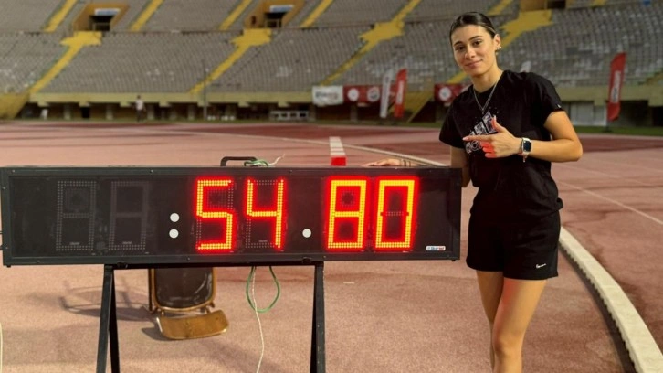 Özel milli sporcu Aysel Önder’den dünya rekoru