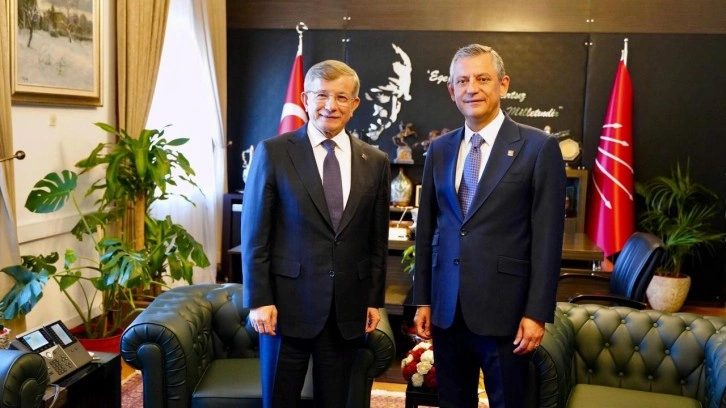 Özgür Özel, Ahmet Davutoğlu ile bir araya geldi