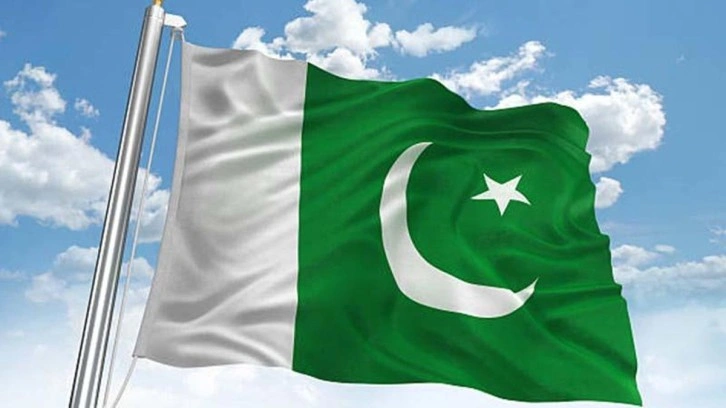 Pakistan’da bina çöktü: 5 ölü