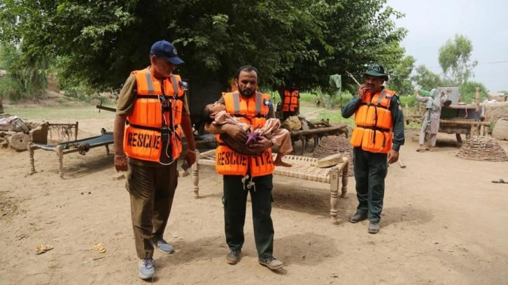 Pakistan'da sel nedenli 300 bin tahliye!