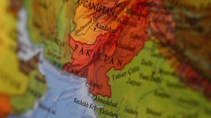 Pakistan'da askeri konvoya intihar saldırısı! &Ccedil;ok sayıda &ouml;l&uuml; ve yaralı var