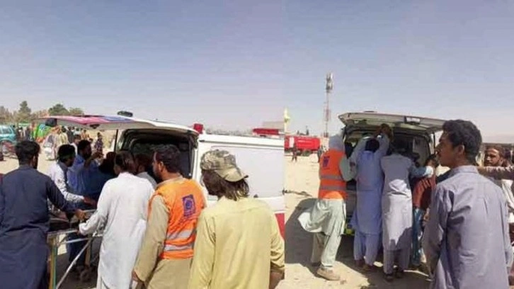 Pakistan'da Mevlit Kandili i&ccedil;in toplananlara bombalı saldırı: 10 kişi şehit oldu