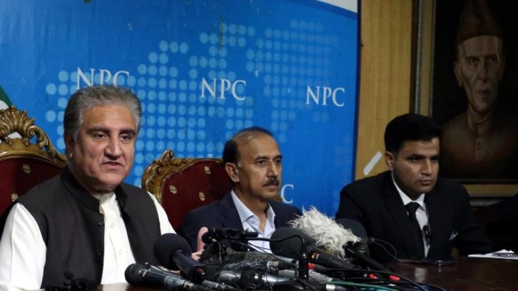 Pakistan&rsquo;da muhalif siyaset&ccedil;i Qureshi g&ouml;zaltına alındı