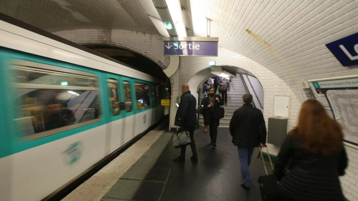 Paris metrolarında korku... Fransızlar 'kadın vagonu' istedi: Japonya ve Dubai gibi olalım