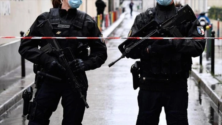 Paris'te müze hırsızlığı! 700 bin dolarlık altın vurgunu!