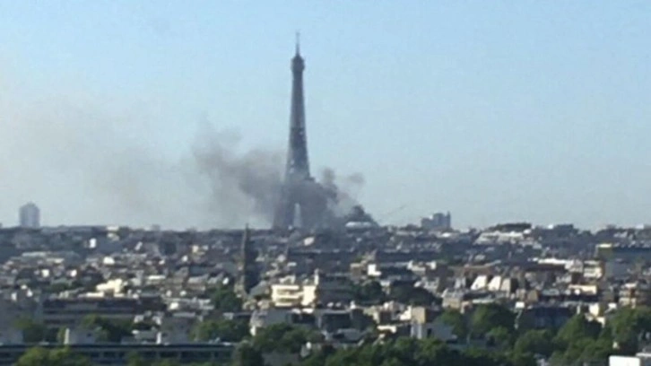 Paris'te Eyfel Kulesi yakınında yangın &ccedil;ıktı