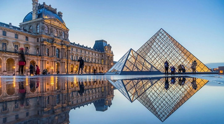 Paris'teki Louvre M&uuml;zesi'nde bomba paniği!