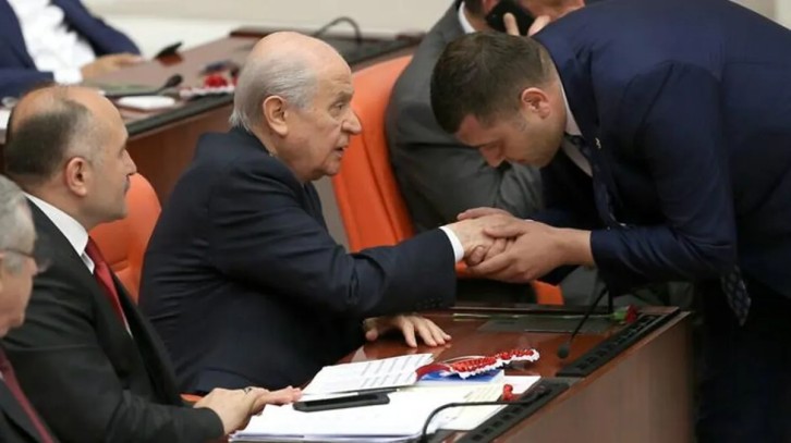 Partiden istifa eden Baki Ersoy, Bah&ccedil;eli'nin daveti &uuml;zerine yeniden MHP &ccedil;atısı altında