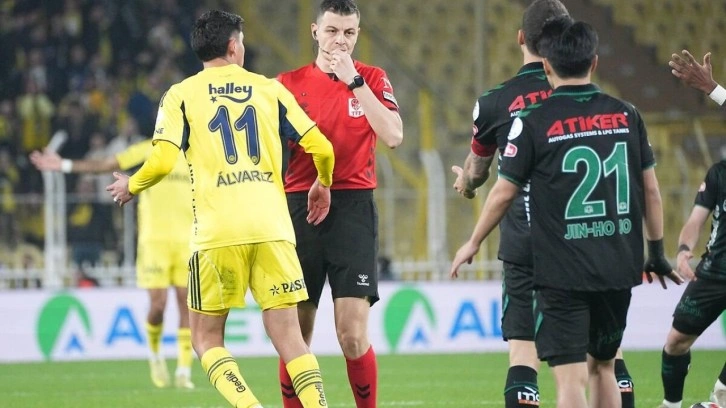 Penaltı mı değil mi? Trio'dan Fenerbah&ccedil;e ma&ccedil;ının hakemine tepki