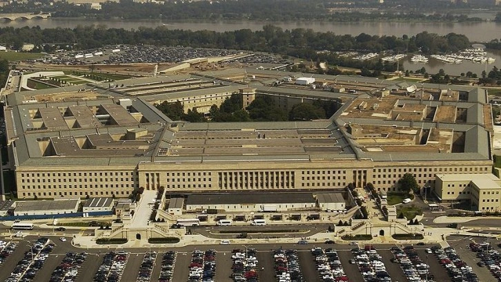Pentagon g&ouml;r&uuml;nt&uuml;leri paylaştı! &Ccedil;in u&ccedil;akları defalarca kez...