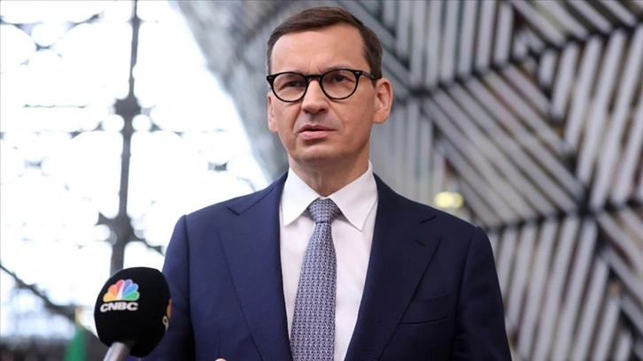 Polonya Başbakanı Morawiecki, genel se&ccedil;im ve referandum i&ccedil;in oyunu kullandı