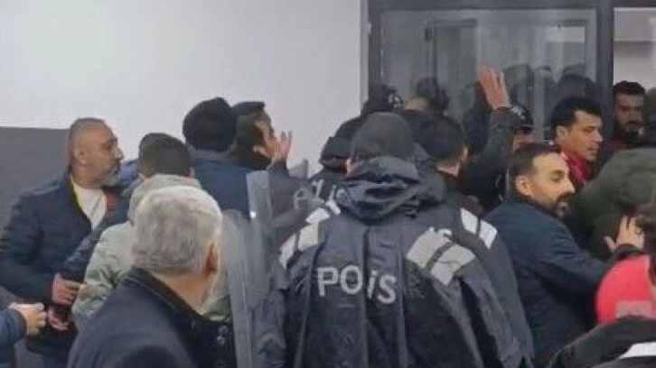 Protokol tribünü karıştı: 'Sehpa' tehdidine jet hızıyla cevap!