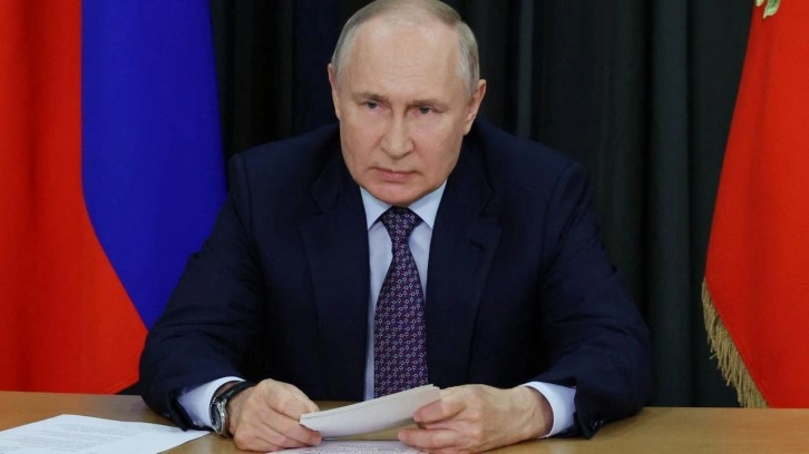 Rusya'dan Ukrayna'ya M&uuml;dahale &Ccedil;ekişmesi : Putin, ABD'den Misket Bombalarının Kullanımının Su&ccedil; Olduğu A&ccedil;ıkladı