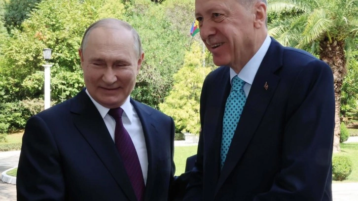Putin, So&ccedil;i'de Erdoğan'a &lsquo;har&ccedil;o&rsquo; &ccedil;orbası ve &lsquo;kuş s&uuml;t&uuml;&rsquo; tatlısı ikram etti