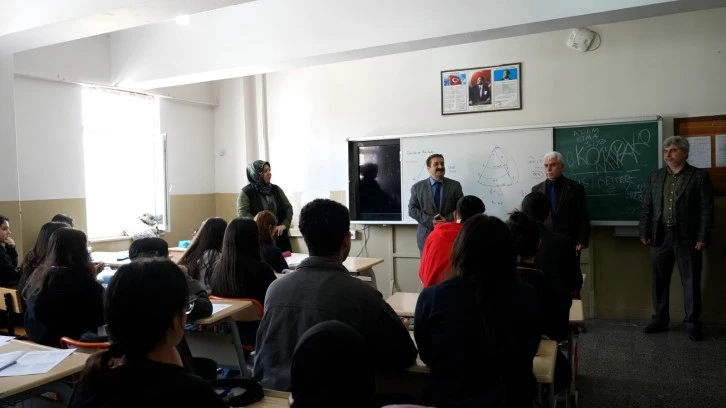 "Gelecek Sensin" Projesiyle YKS Desteği.