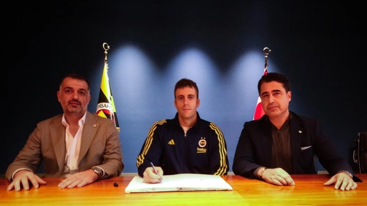 Resmi imzalar atıldı! Fenerbahçe'de 2 yıllık sözleşme