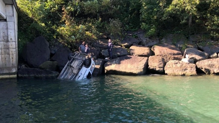 Rize'de ara&ccedil; denize u&ccedil;tu: 1'i ağır, 2 yaralı