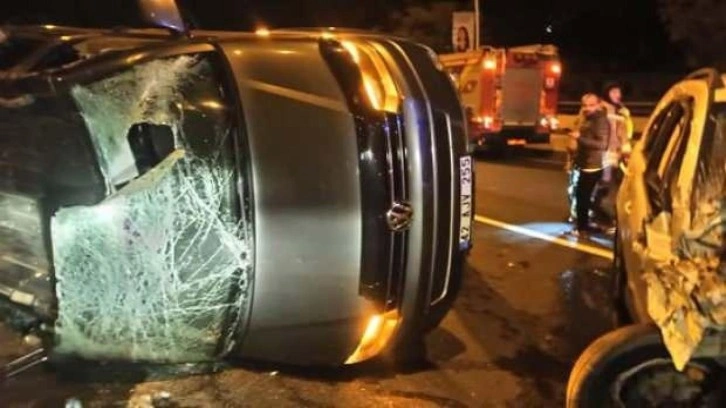 Saadet Partili &uuml;yeleri taşıyan minib&uuml;s devrildi: &Ccedil;ok sayıda yaralı var