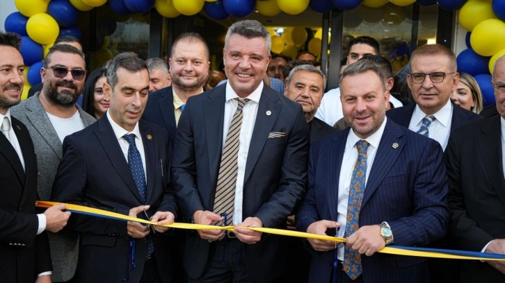 Sadettin Saran'a açılış töreninde sürpriz hediye