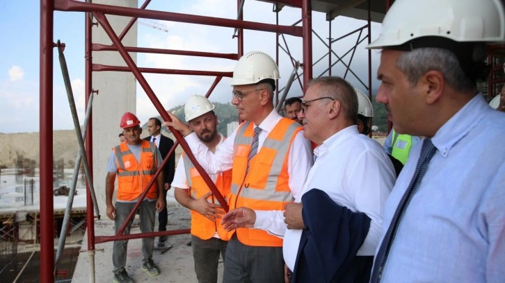 Sağlık Bakanı, Rize Şehir Hastanesi inşaatında: 993 tane izolatör var