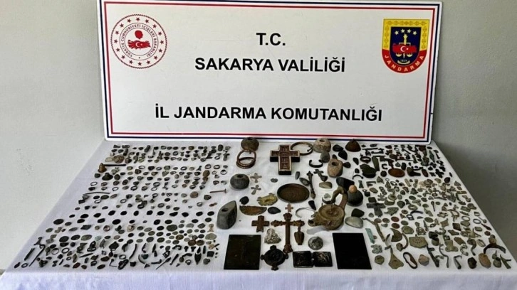 Sakarya'da 'Anadolu Mirası' operasyonu; 589 parça tarihi eser ele geçirildi