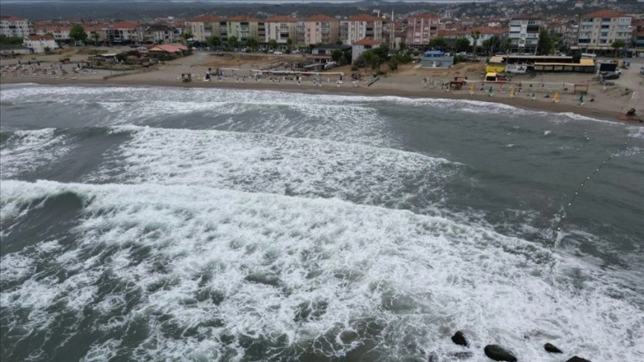 Sakarya ve Zonguldak'ta denize girişler yasaklandı.