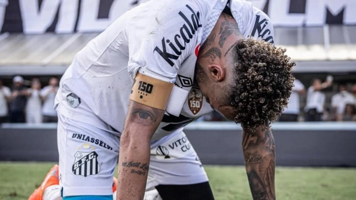 Sakat sakat oynadı! 'Çocukluk aşkı'nın küme düşmesine engel oldu