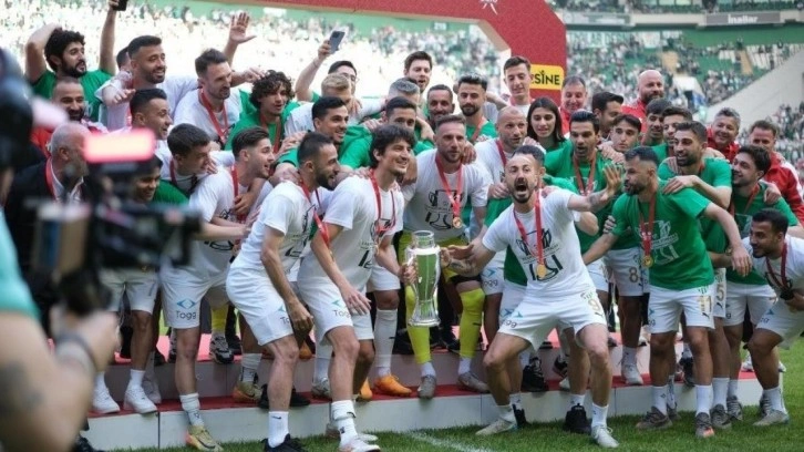 Şampiyon olup 2. Lig'e çıktılar! 14 oyuncuyla yollar ayrılıyor