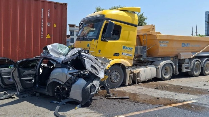 Sancaktepe TEM Otoyolu'nda zincirleme kaza: 2 yaralı