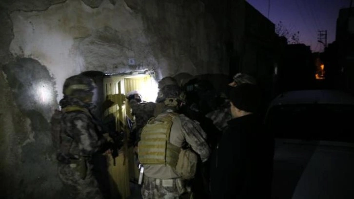 Şanlıurfa'da şafak operasyonu: 60 g&ouml;zaltı